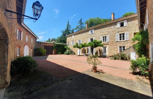 Denice Bed & Breakfast | DOMAINE DES FRANCHISES - Beaujolais Village - Charme et authenticité au cœur des Pierres dorées