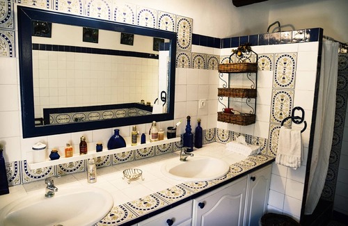 Mondragon House | Domaine du Commandeur