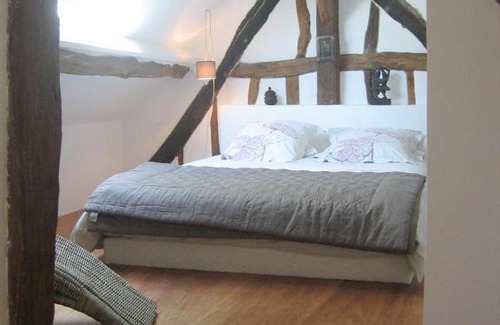 Sainte-Colombe-pres-Vernon House | Domaine de la Folicoeur