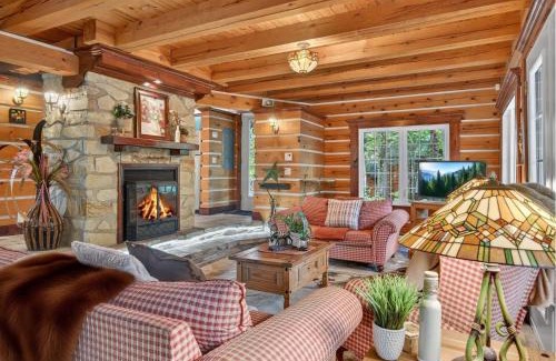 Mauricie House | Domaine Rivière Sacacomie Chalets et Bed and Breakfast -Manoir Canergie