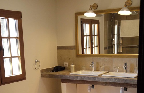 Villars House | DOMAINE SAINT PONS FOR 6 PEOPLE