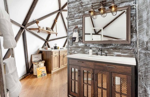 Lupton City Villa | Dome - Luxe Summary: