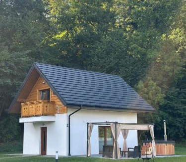 Łacko Apartment | Domek z balią Pod Dębem