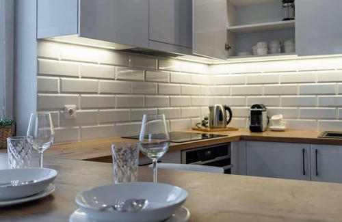 Old Town Apartment | Domillion 1bdr lovely apt with parking &lift B9a4!