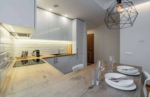Old Town Apartment | Domillion 1bdr lovely apt with parking &lift B9a4!