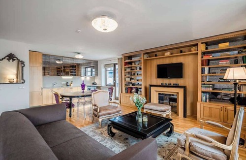 Old Town Apartment | Domillion 2bdr old town apt w views, parking A127