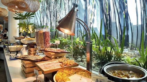 Maribago Apartment | Dominiks pink dream Studio Balcony Ocean View Balcony Fast-Wifi at Tambuli Resort High Floor