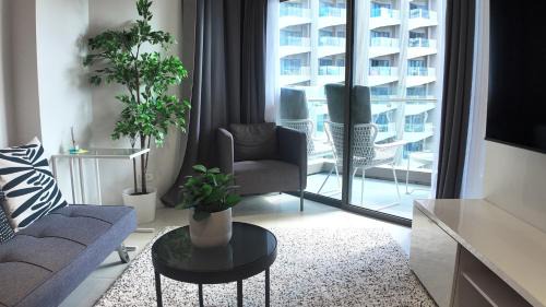 Maribago Apartment | Dominiks silent and quite Classic 1 Bedroom 47 sqm Tambuli Pool Balcony Beach Mactan up to 6 People