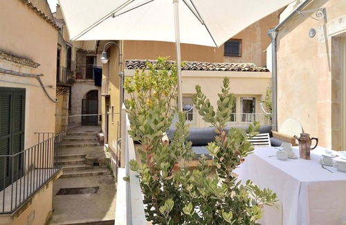 Modica House | Domus Sbirciò Modica