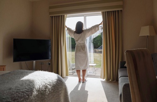 Newbury Hotel | Donnington & Co.