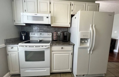 South View House | Doodlebug Cottage ~ Pool + Hot Tub Oasis + Close to I-95