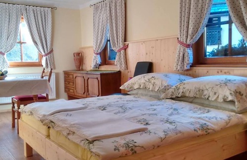 Sankt Oswald Apartment | Doppel- Oder Dreibettzimmer Copy - Alte Schule