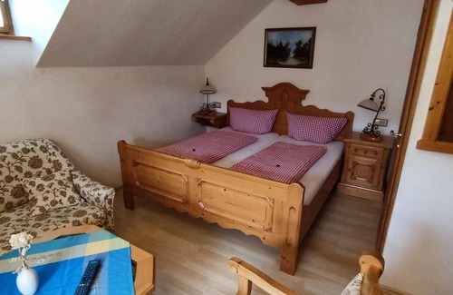 Klingenthal Bed & Breakfast | Doppelzimmer , Dusche, WC, 1 Aufb. Mgl. - Berggasthaus Schöne Aussicht