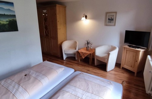 Klingenthal Bed & Breakfast | Doppelzimmer , Dusche, WC, 1 Aufb. Mgl. - Berggasthaus Schöne Aussicht