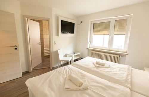 Hollfeld House | Doppelzimmer Standard - Zi. 2 + 4 - Gasthof Schrenker