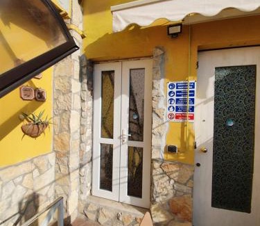 Sud-Ovest House | Dora Baltea Monolocale primo piano Mansarda secondo piano