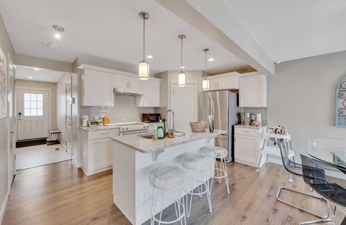 Southwest Edmonton House | Dora - Large Yard, 4 Bdrms w/Central AC & Gas BBQ