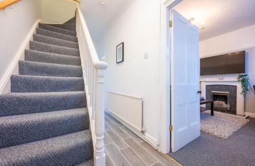 Newport Apartment | Dos Road - Street Parking - WIFI