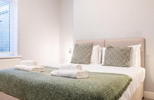 Newport Apartment | Dos Road - Street Parking - WIFI