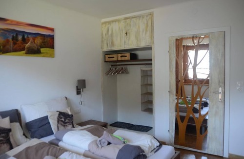 Sankt Kanzian am Klopeiner See Bed & Breakfast | Double room 8 with balcony - Pension Eule