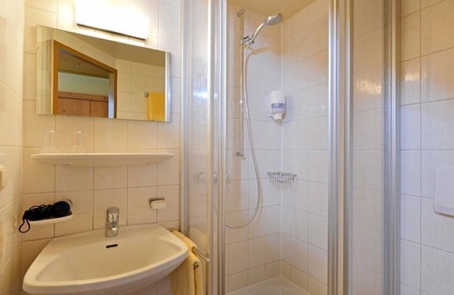 Scheffau am Wilden Kaiser Bed & Breakfast | Double room, shower, WC, standard, from 4 nights half board - Berggasthof Bärnstatt
