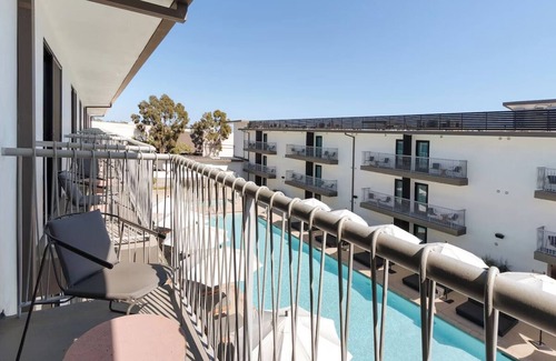 Inglewood House | Double Full Room, Pool View Balcony Retreat, The Lüm Hotel, 2 Family Rooms