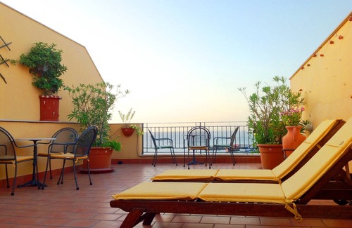 Sferracavallo Apartment | Double or twin room with private bathroom in Palermo - Sea area