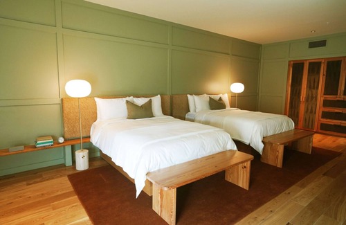 Fredericksburg Hotel | Double Queen Delight, The Albert, Indulge at the Pool Bar, Historic Charm