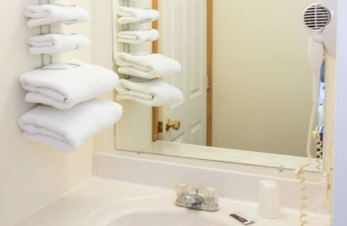 Wells Cabin | Double room - 2 double beds (2)