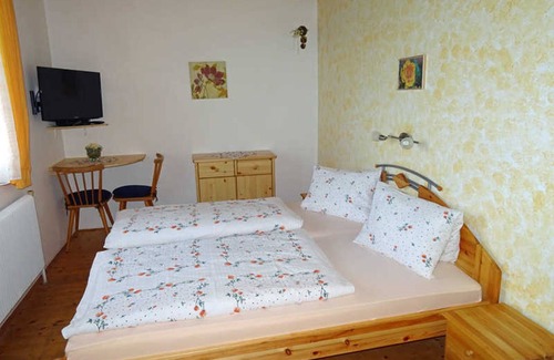 Steinbach am Attersee Apartment | Double Room 3 - Bauernhof-Pension Fam. Stadler