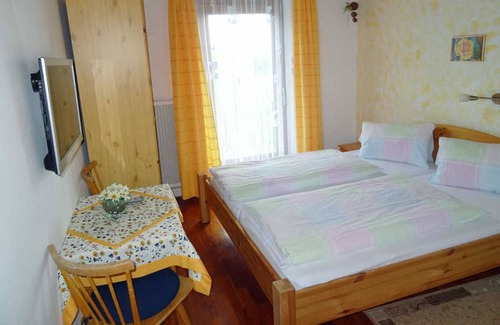 Steinbach am Attersee Apartment | Double Room 3 - Bauernhof-Pension Fam. Stadler