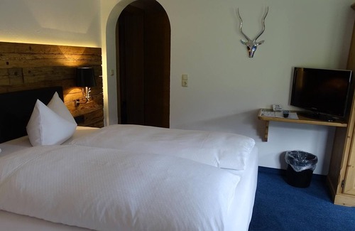 Hirschegg Apartment | Double Room C with Balcony - The Berghof