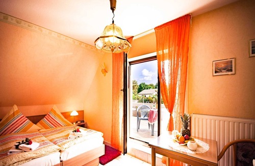 Trassenheide Apartment | Double room - family pension & holiday apartments Fischer-Haus