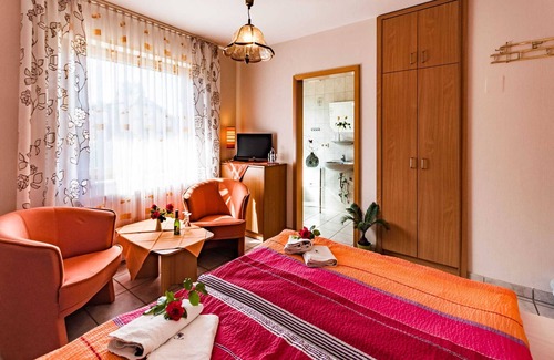 Trassenheide Apartment | Double room - family pension & holiday apartments Fischer-Haus