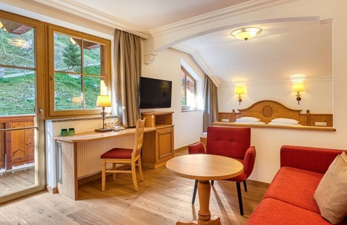 Grossarl House | Double Room "SAPHIR" Superior Shower, WC short - Hotel Kristall