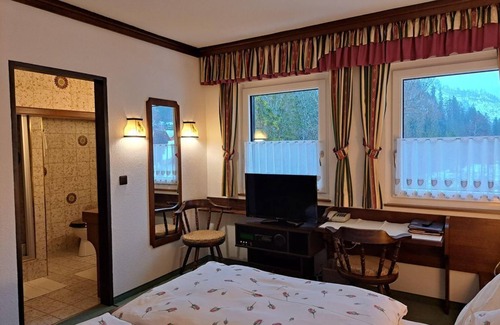 Hinterstoder Hotel | Double room "Steyrblick" with shower, WC - Hotel garni Landhaus Bürtlmair *