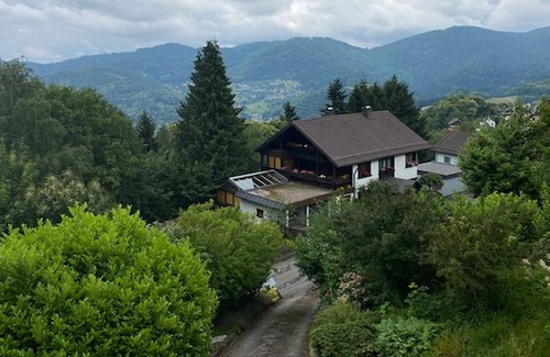 Neusatzeck Apartment | Double room with approx. 18sqm, shared bathroom / shared WC, max. 2 adults + 1 infant (max. 1 year)