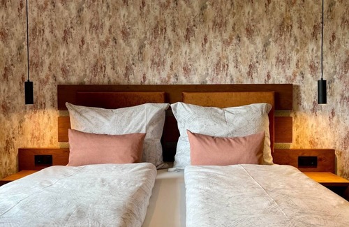Muehlbach Am Hochkoenig House | Double room with extra bed (room 5) - Gasthof Scherer