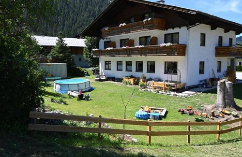 Gleiming Cottage | Double room with shower, WC - Pension Mitterwallner