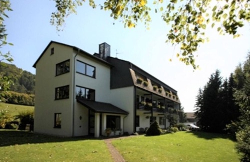 Gerolstein House | Double room with shower/WC - Hotel Landhaus Tannenfels