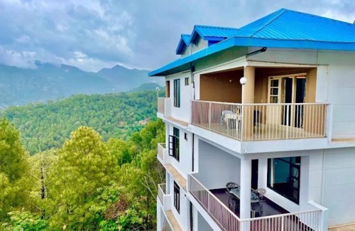 Kasauli Apartment | Double Room with Terrace - The Terrace Retreat by StayVuesn