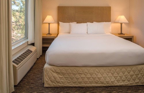 Old Bend Hotel | DoubleTree by Hilton Hotel Bend 1 King Bed Junior Suite