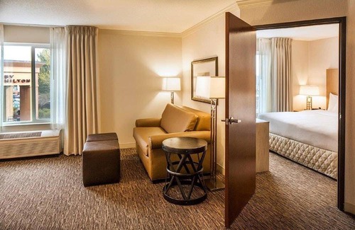 Old Bend Hotel | DoubleTree by Hilton Hotel Bend 1 King Bed Junior Suite