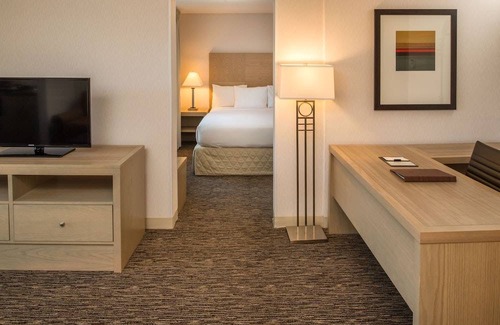 Old Bend Hotel | DoubleTree by Hilton Hotel Bend 1 King Bed Junior Suite