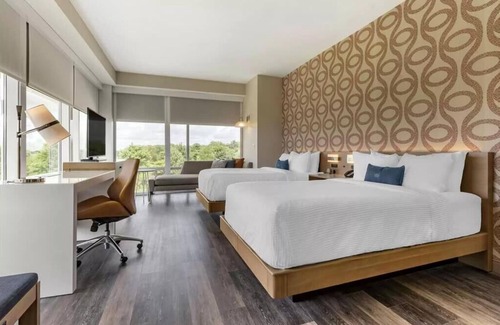 Conestee Hotel | DoubleTree by Hilton Greenville Woodruff Road