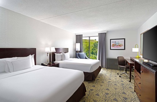 Strabane Hotel | DoubleTree by Hilton Washington Meadow Lands Casino Area