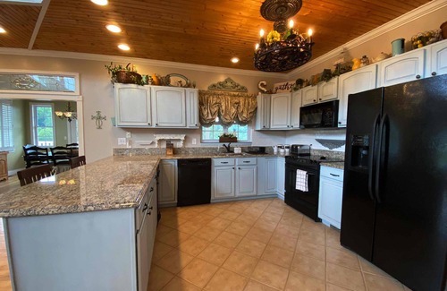 Sevierville House | Douglas Lake Waterfront Estate