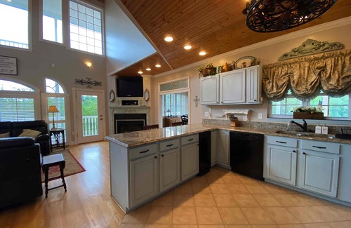 Sevierville House | Douglas Lake Waterfront Estate