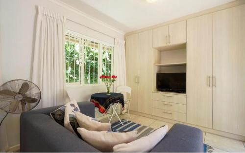 Bergvliet Apartment | Dove Cottage @ Squirrel's End