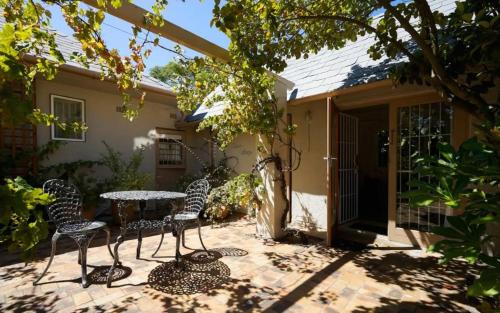 Bergvliet Apartment | Dove Cottage @ Squirrel's End